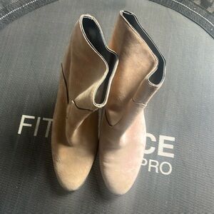 Nine West beige suede booties 8.5